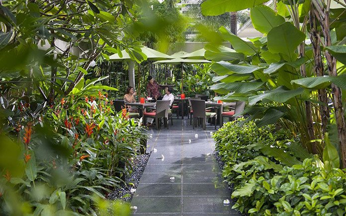 mandarin-oriental-singapore-restaurant-melt-the-world-cafe-service-3