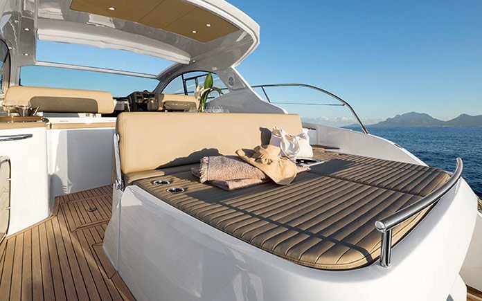 yacht-azimut-atlantis-43-aft-sunpad