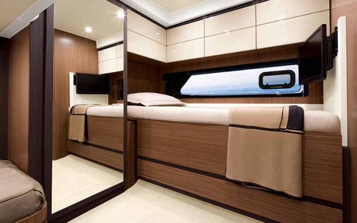 yacht-azimut-atlantis-43-guest-cabin-with-third-berth