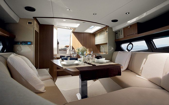 azimut-atlantis-34-dinette