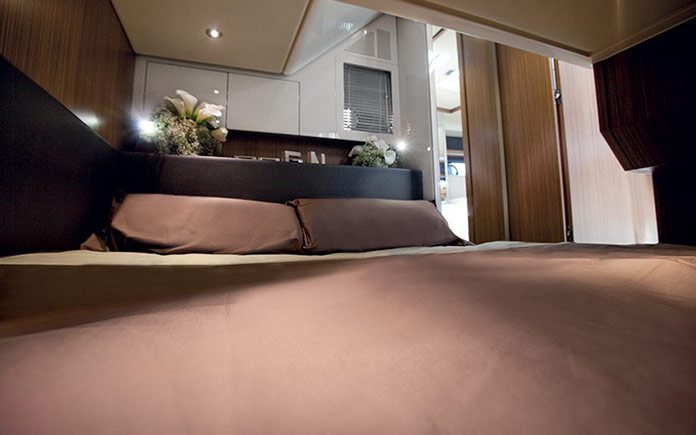 azimut-atlantis-34-master-cabin