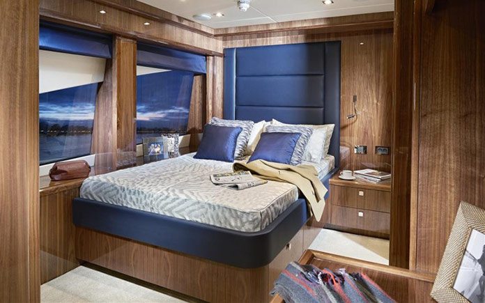 yacht-sunseeker-131-crew