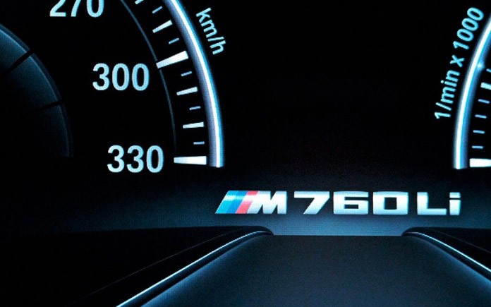 bmw-m760li-xdrive-10-696x435_c