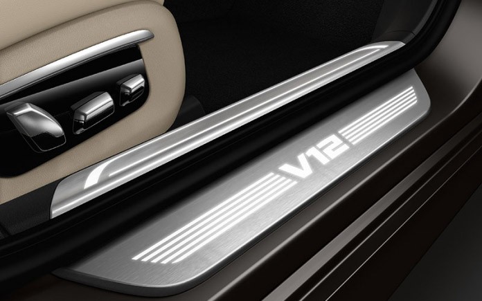 bmw-m760li-xdrive-12-696x435_c