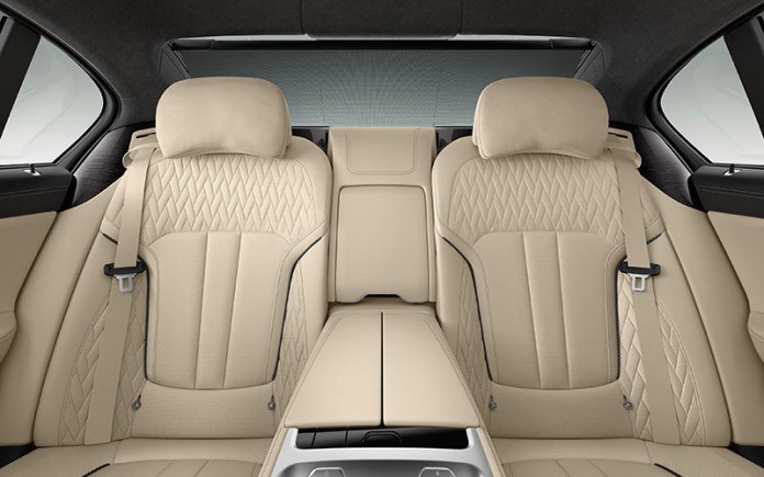 bmw-m760li-xdrive-13-696x435_c