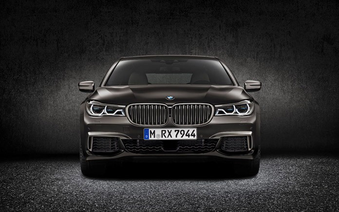 bmw-m760li-xdrive-2-696x435_c
