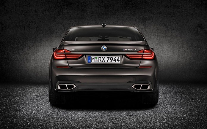 bmw-m760li-xdrive-3-696x435_c