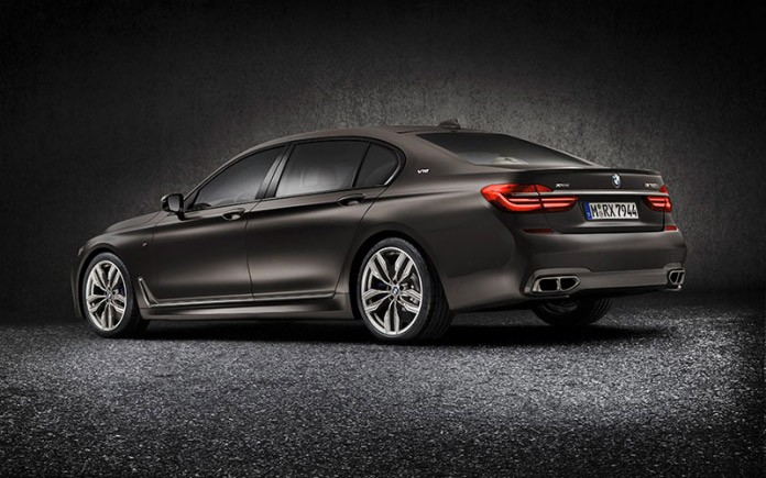 bmw-m760li-xdrive-5-696x435_c