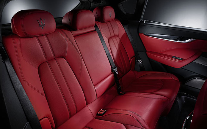 2016-maserati-levante-interior-18