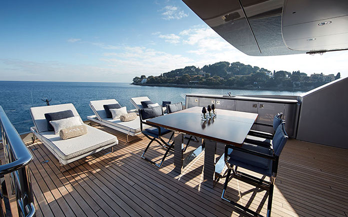owners-deck-aft-01b