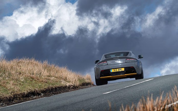 aston-martin-v12-vantage-s-manual-15