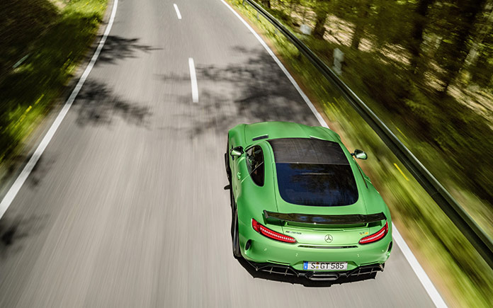 2017-mercedes-amg-gt-r-11