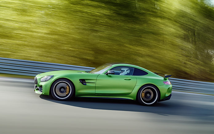 2017-mercedes-amg-gt-r-2