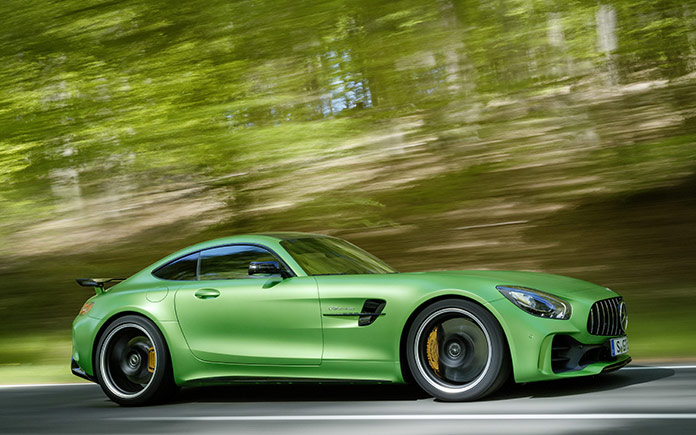 2017-mercedes-amg-gt-r-8