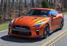 2017_nissan_gtr_11