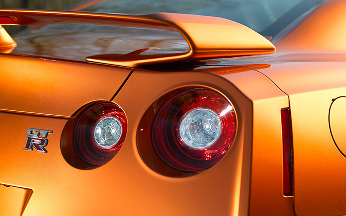 2017_nissan_gtr_17