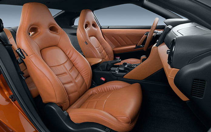 2017_nissan_gtr_40