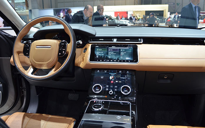 2017-Range-Rover-Velar-P380-Interieur-Genf-Autosalon-Live-02